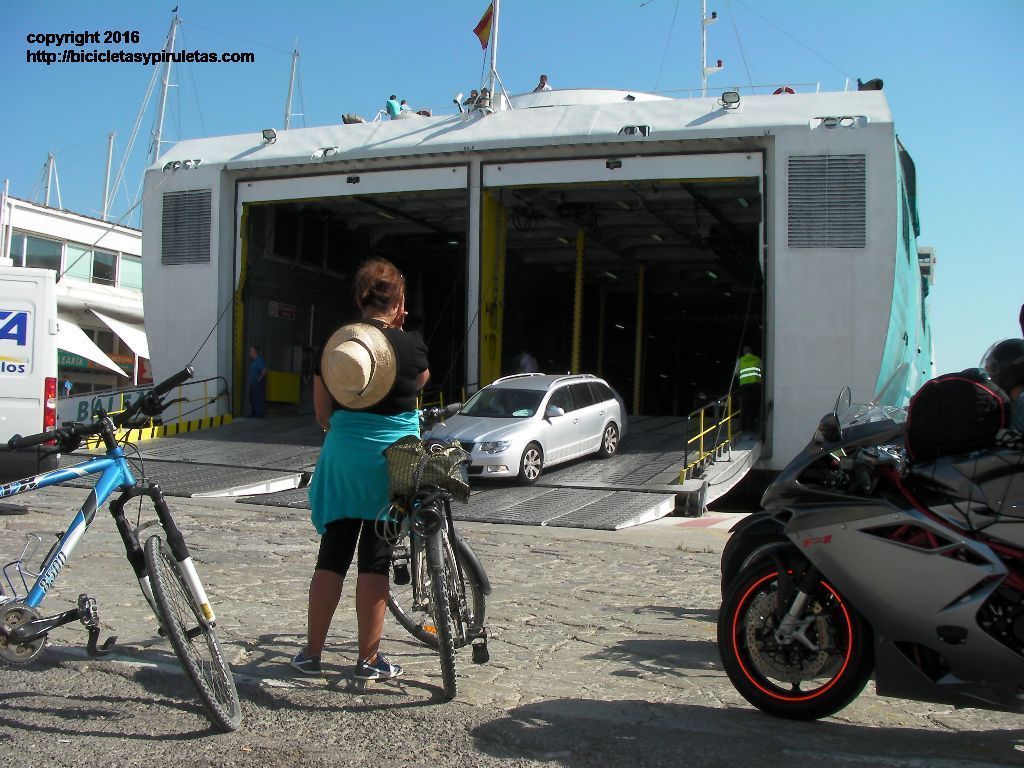 BICICLETAS URBANAS BLOG DE MOVILIDAD bici-antes-de-subir-la-barco bici-antes-de-subir-la-barco