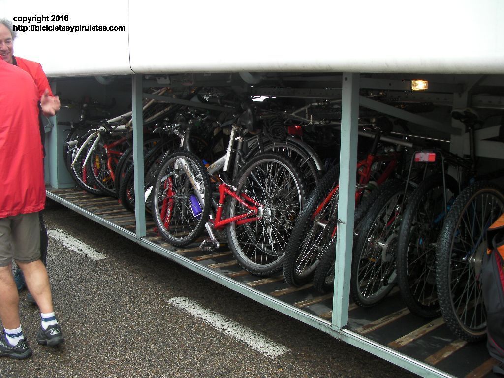 BICICLETAS URBANAS BLOG DE MOVILIDAD bicis-en-maletero-autobus bicis-en-maletero-autobus
