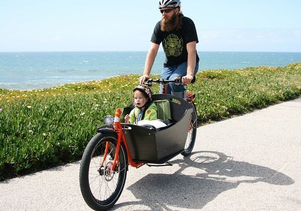 cargo bike de dos ruedas para llevar niños