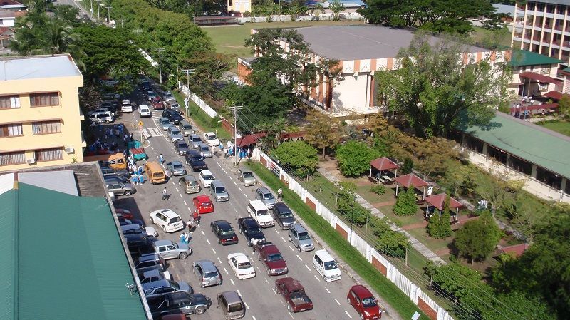 BICICLETAS URBANAS BLOG DE MOVILIDAD atasco a la entrada del colegio atasco a la entrada del colegio